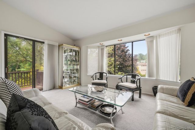 99 Skyview Lane, New Rochelle, NY 10804
