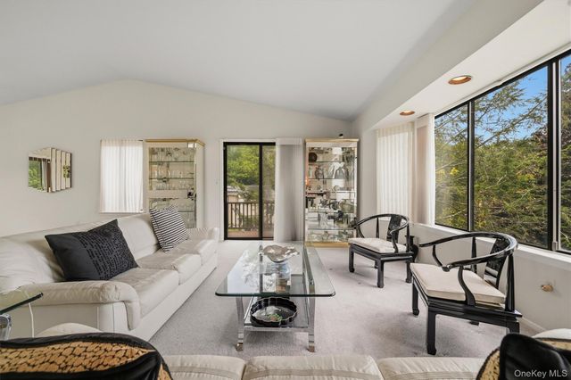 99 Skyview Lane, New Rochelle, NY 10804