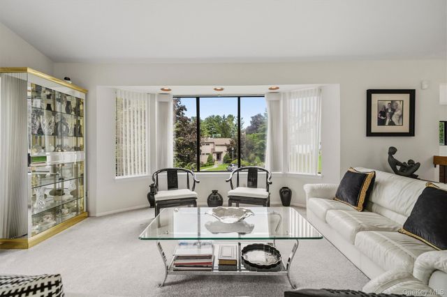99 Skyview Lane, New Rochelle, NY 10804