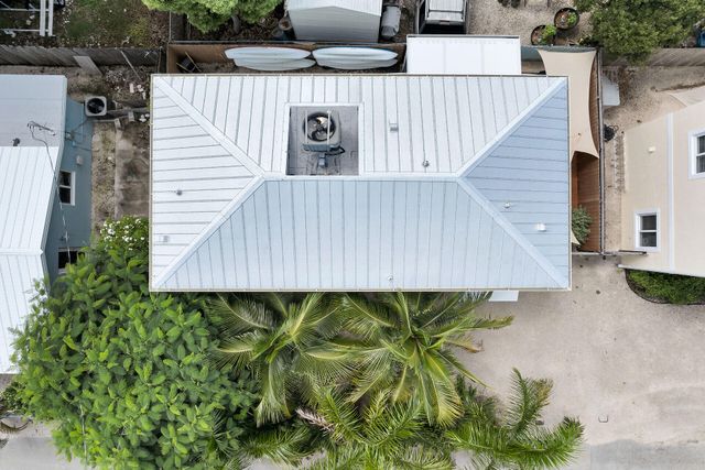 80 Le Grand Drive, Key Largo, FL 33037