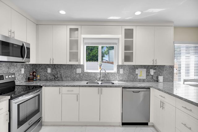 80 Le Grand Drive, Key Largo, FL 33037