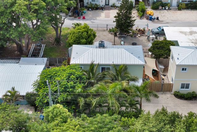 80 Le Grand Drive, Key Largo, FL 33037