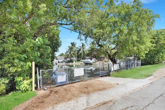 80 Le Grand Drive, Key Largo, FL 33037