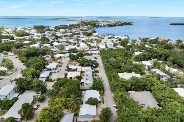 80 Le Grand Drive, Key Largo, FL 33037