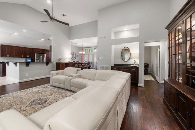 911 Sugardale Court, Sugar Land, TX 77498