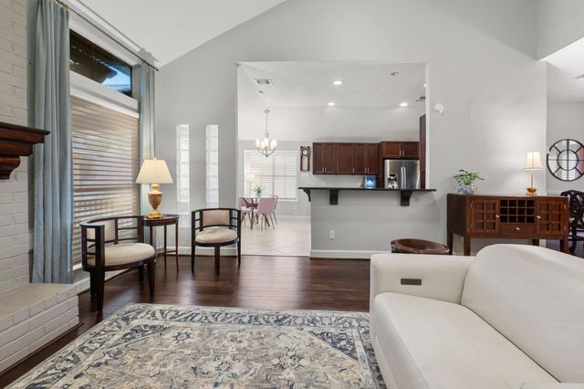 911 Sugardale Court, Sugar Land, TX 77498