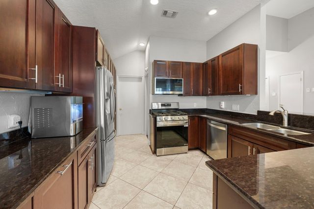 911 Sugardale Court, Sugar Land, TX 77498
