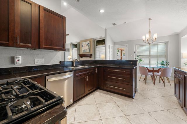 911 Sugardale Court, Sugar Land, TX 77498