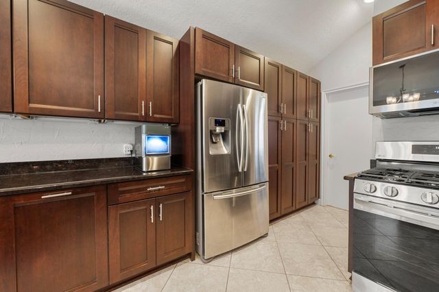 911 Sugardale Court, Sugar Land, TX 77498