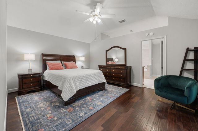 911 Sugardale Court, Sugar Land, TX 77498