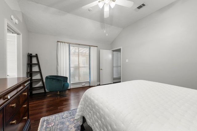 911 Sugardale Court, Sugar Land, TX 77498