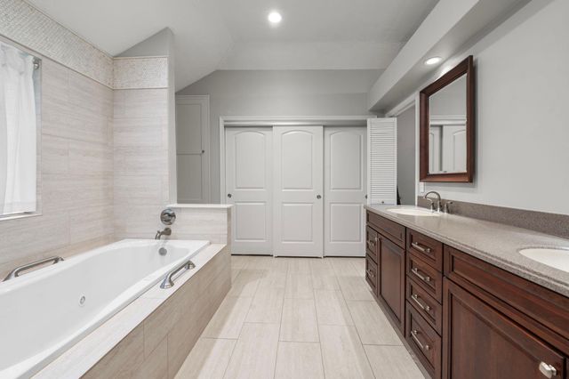 911 Sugardale Court, Sugar Land, TX 77498