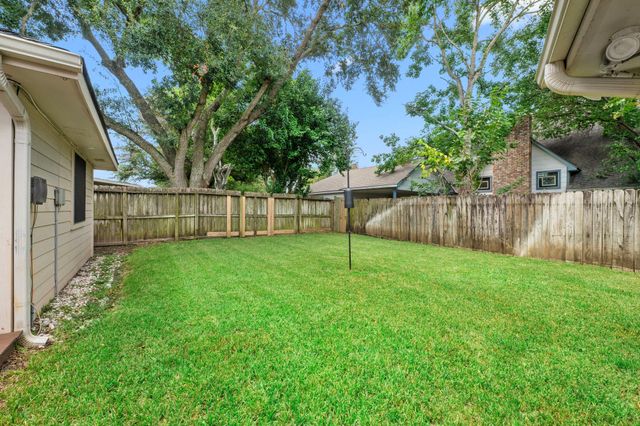 911 Sugardale Court, Sugar Land, TX 77498