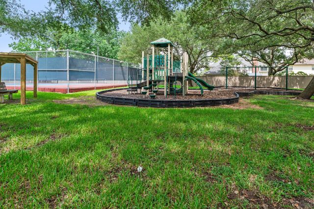 911 Sugardale Court, Sugar Land, TX 77498