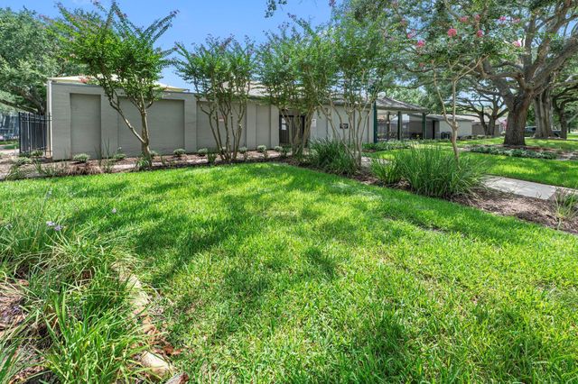 911 Sugardale Court, Sugar Land, TX 77498