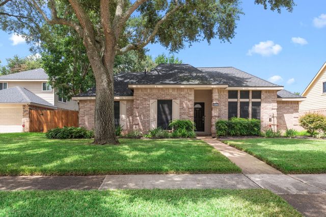 911 Sugardale Court, Sugar Land, TX 77498