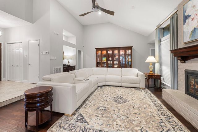 911 Sugardale Court, Sugar Land, TX 77498