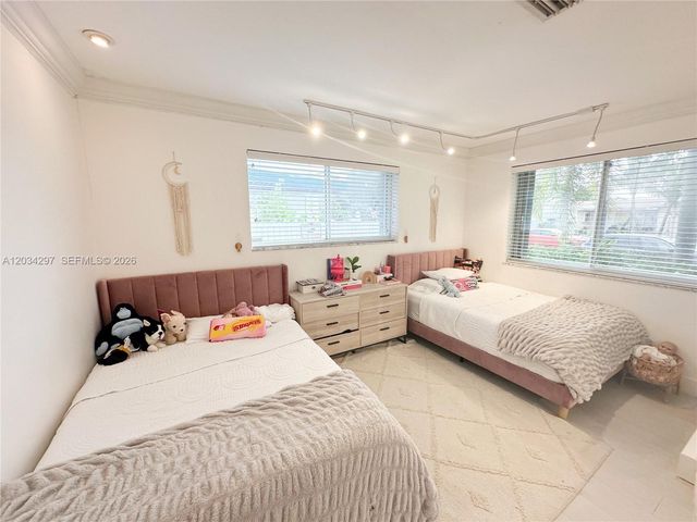 20931 NE 24th Ave, Miami, FL 33180