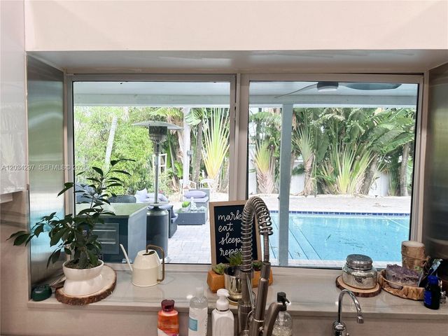 20931 NE 24th Ave, Miami, FL 33180