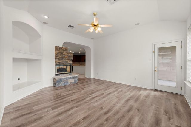 167 N Whistlers Bend Circle, Conroe, TX 77384