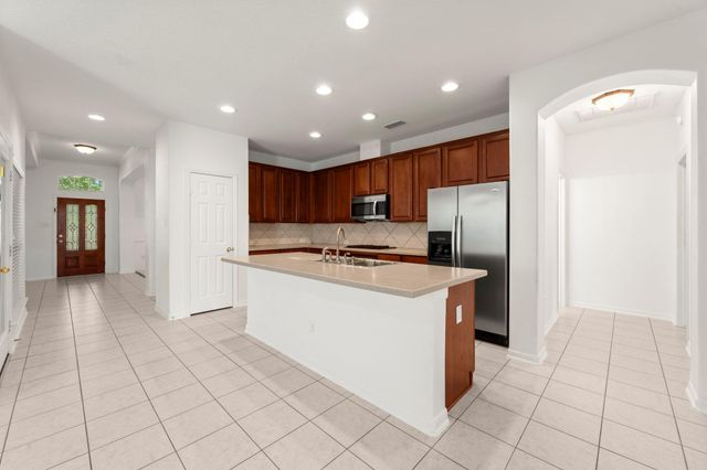 167 N Whistlers Bend Circle, Conroe, TX 77384