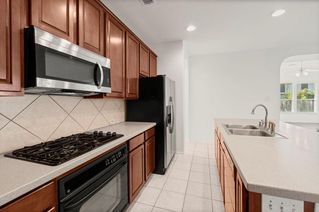 167 N Whistlers Bend Circle, Conroe, TX 77384