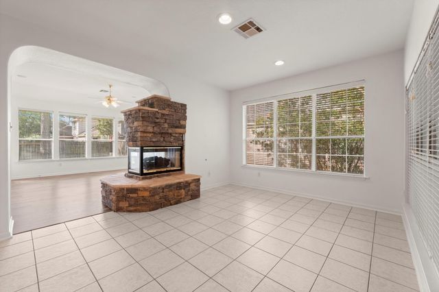 167 N Whistlers Bend Circle, Conroe, TX 77384