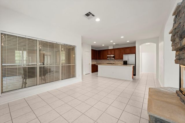 167 N Whistlers Bend Circle, Conroe, TX 77384