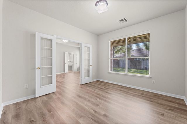 167 N Whistlers Bend Circle, Conroe, TX 77384