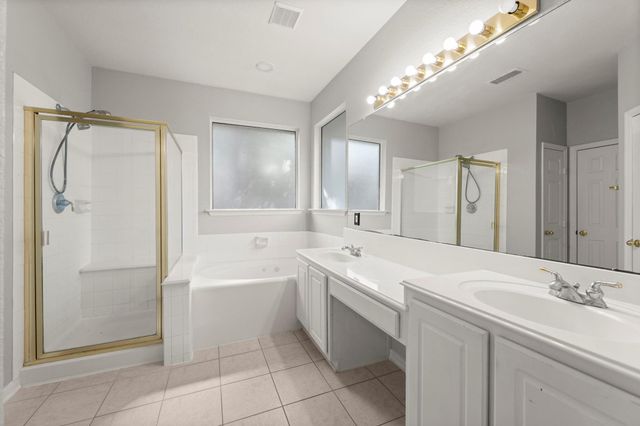 167 N Whistlers Bend Circle, Conroe, TX 77384