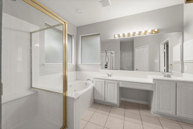 167 N Whistlers Bend Circle, Conroe, TX 77384