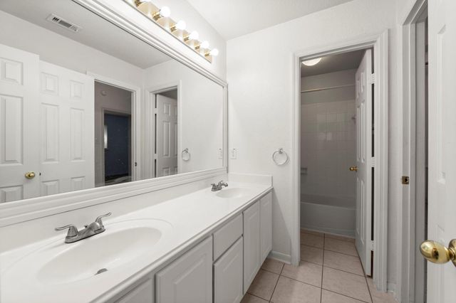 167 N Whistlers Bend Circle, Conroe, TX 77384