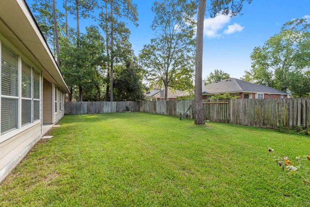 167 N Whistlers Bend Circle, Conroe, TX 77384