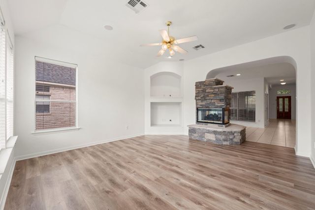 167 N Whistlers Bend Circle, Conroe, TX 77384