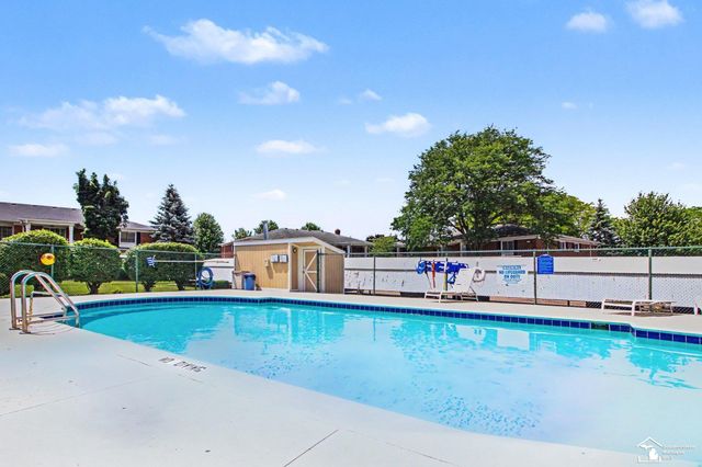 1870 Fort Street 7, Trenton, MI 48183