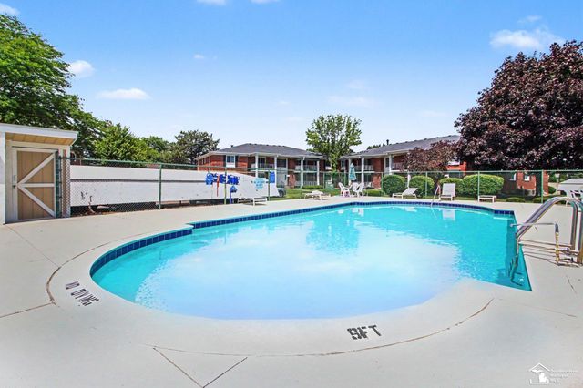 1870 Fort Street 7, Trenton, MI 48183