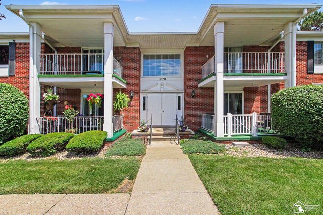 1870 Fort Street 7, Trenton, MI 48183