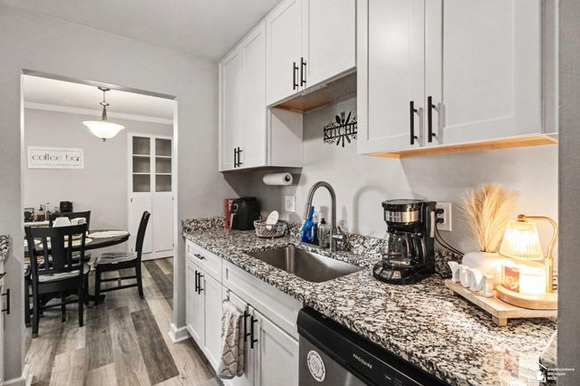 1870 Fort Street 7, Trenton, MI 48183