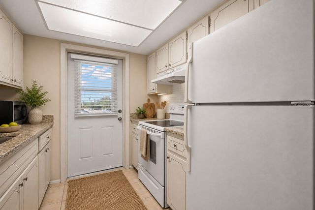 1221 DREW STREET E12, Clearwater, FL 33755