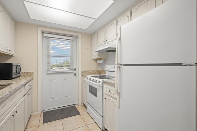 1221 DREW STREET E12, Clearwater, FL 33755