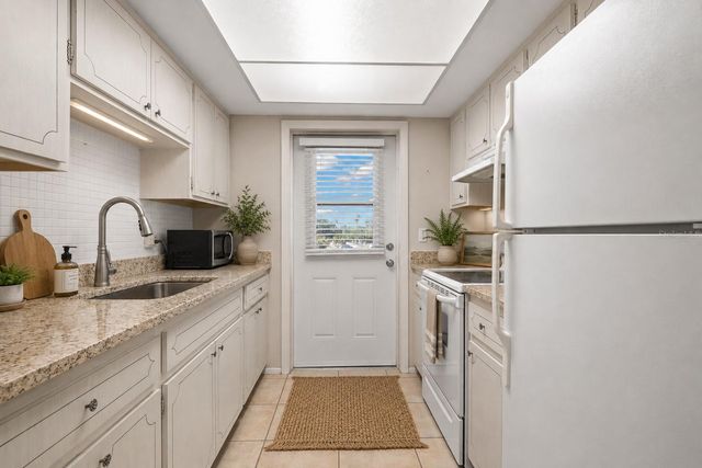 1221 DREW STREET E12, Clearwater, FL 33755