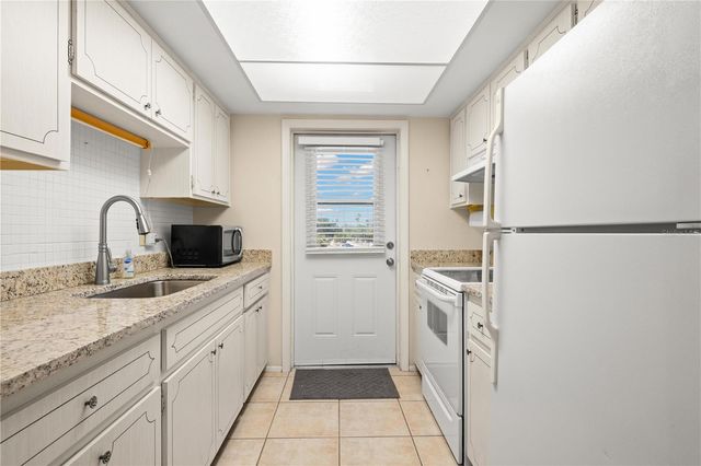 1221 DREW STREET E12, Clearwater, FL 33755