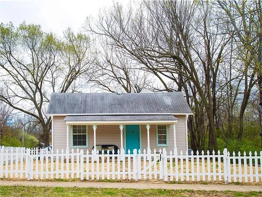 241 Huntsville Road, Fayetteville, AR 72701