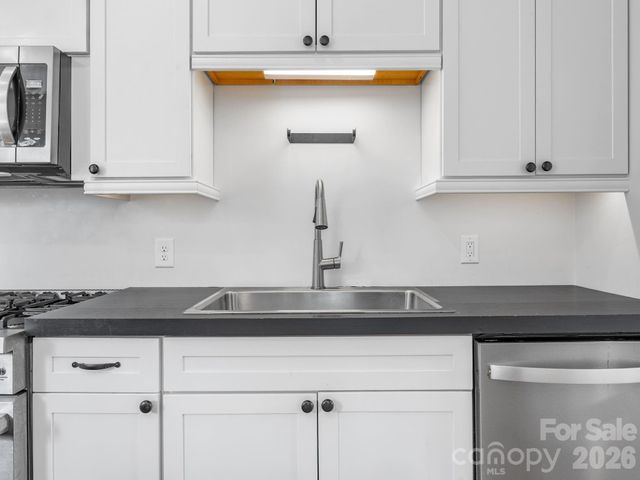143 Broadway Avenue, Tryon, NC 28782