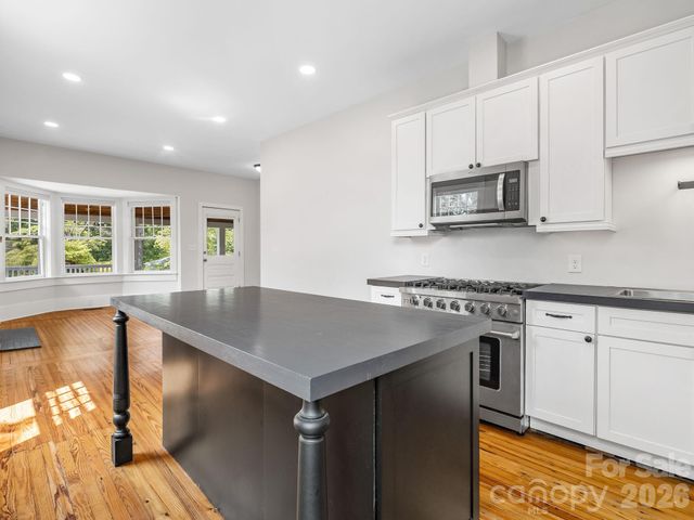 143 Broadway Avenue, Tryon, NC 28782