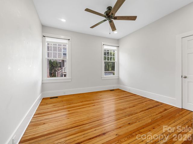 143 Broadway Avenue, Tryon, NC 28782
