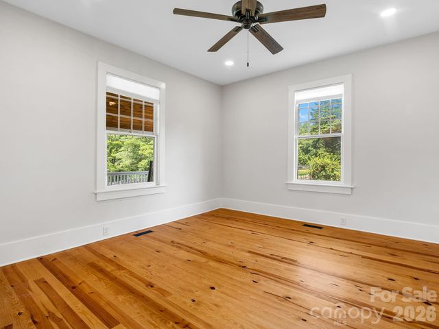 143 Broadway Avenue, Tryon, NC 28782