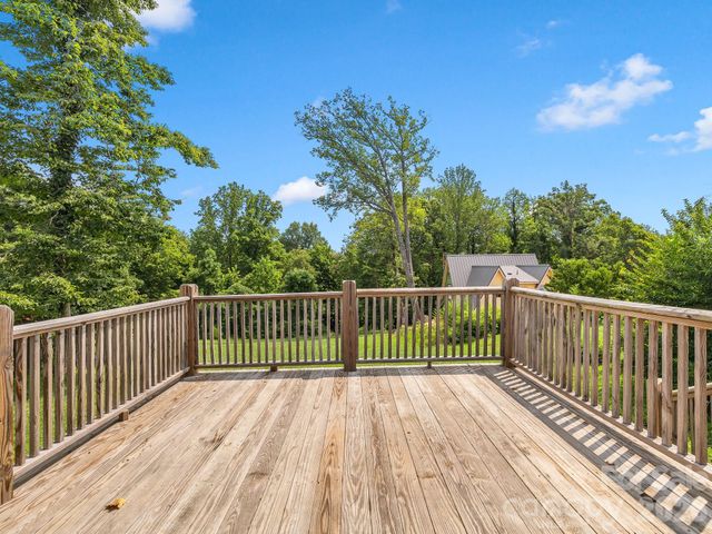 143 Broadway Avenue, Tryon, NC 28782