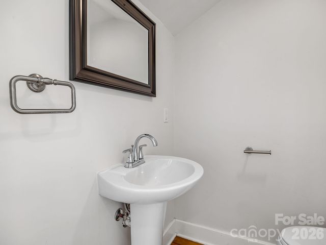 143 Broadway Avenue, Tryon, NC 28782