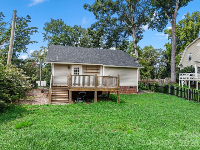 143 Broadway Avenue, Tryon, NC 28782